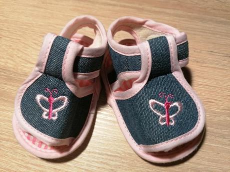Capáčky - džínové sandálky, <17
