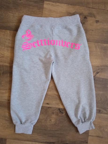 Teplákové tříčtvrťáky, 152