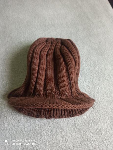 Ručně pletené nákrčníky a čepice, m