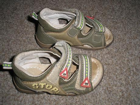 Kožené sandálky, 23