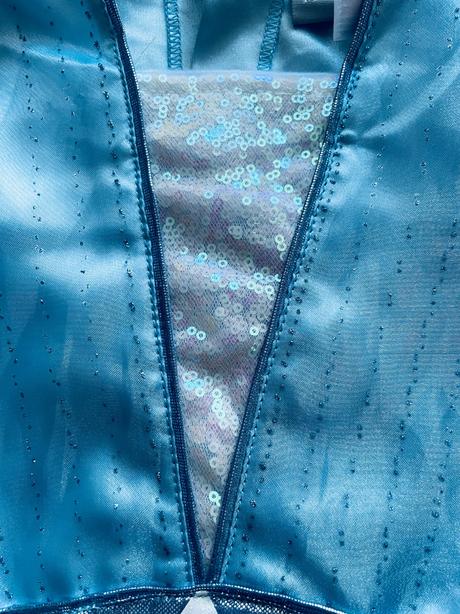An10/ kostym delux elza frozen ii- v.7/8 let, 