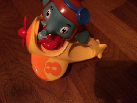 Tomy slůně v letadle, 