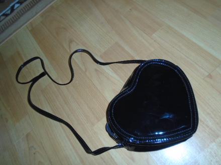 Kabelka lakovka srdce, terranova