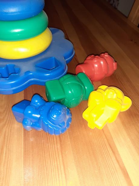 Vkládačka + pyramida s kroužky,