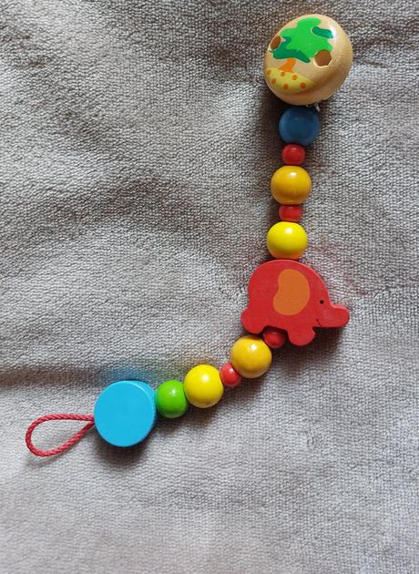 Dřevěný řetízek na dudlík, 