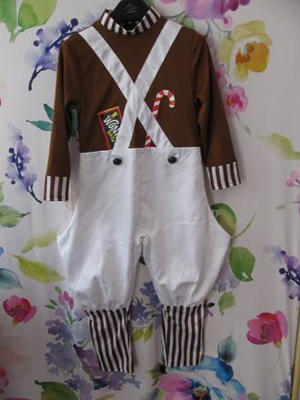 Kostým-karlík a továrna na čokoládu willy wonka,