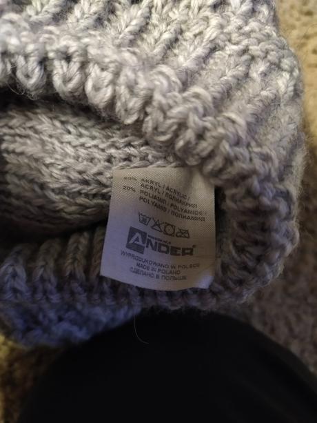 Šedá čepice, 140