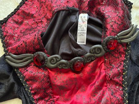 K1/kostým upírka / čarodějnice - v.7/8 let, 