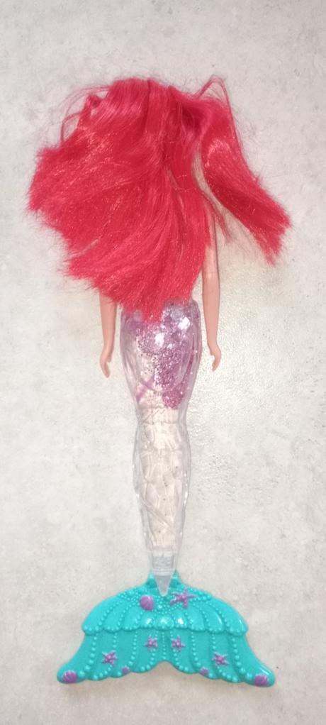 Barbie se svítící ploutví, 