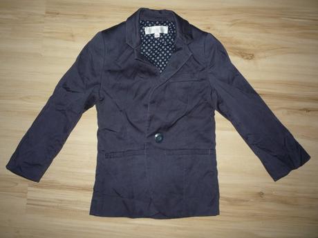 Tmavě modré sako, 104