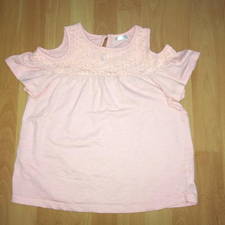 Tričko s krajkou a vykousnutými rameny, pepco,122