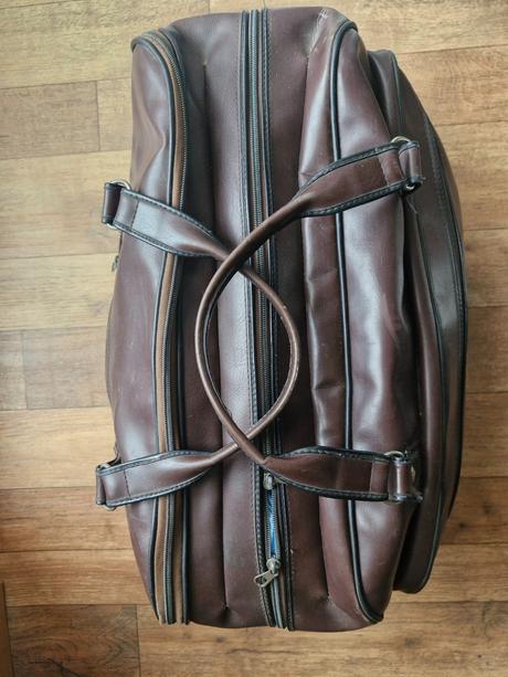 Batohy na záda i přes rameno, 150 kč za kus, loap