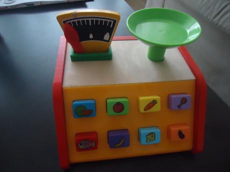 Váha o dětského obchůdku nebo kuchyňky,