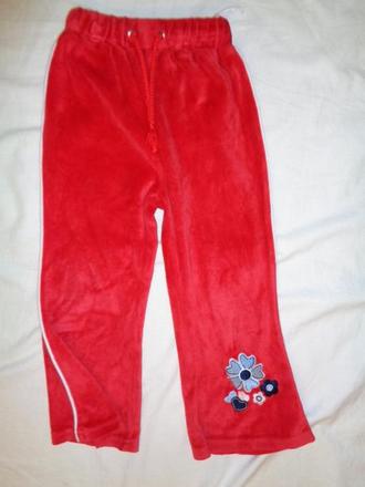 Pěkné červené sametové tepláky s kytičkama 98/104, 98
