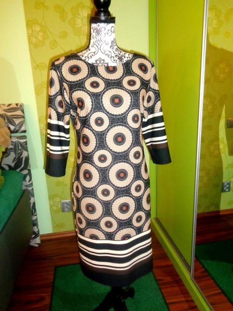 Krásné hnědočerné šaty, l