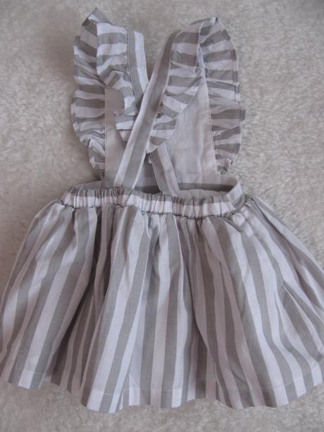 Krásná šedo bílá sukně s laclem, matalan,62