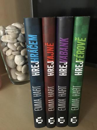 4x kniha román hrej...,