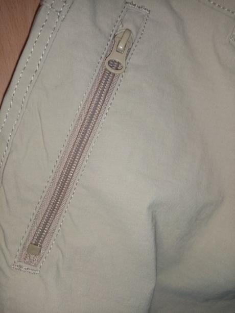 Sportovní kalhoty, 42