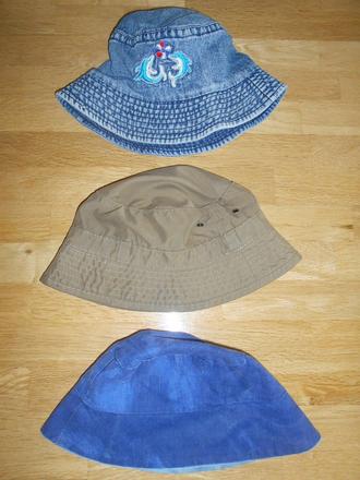 Chlapecké kloboučky vel.92-104    3 kusy, 92