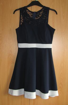 Tmavě modré šaty, 38