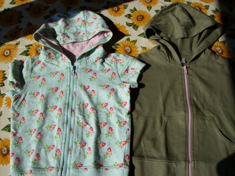 Vestička s kapucí vel.98/104., cherokee,98