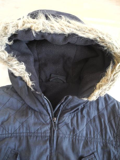 Bunda s kapucí, 158