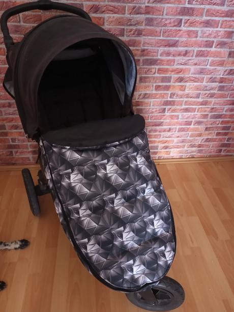 Nánožík šedočerné krystaly, 