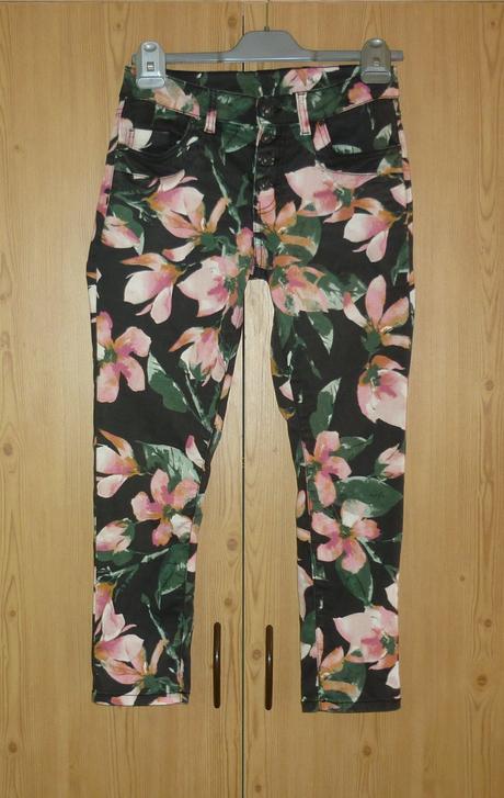 Tmavé květované dámské 7/8 kalhoty takko fashion, takko,36