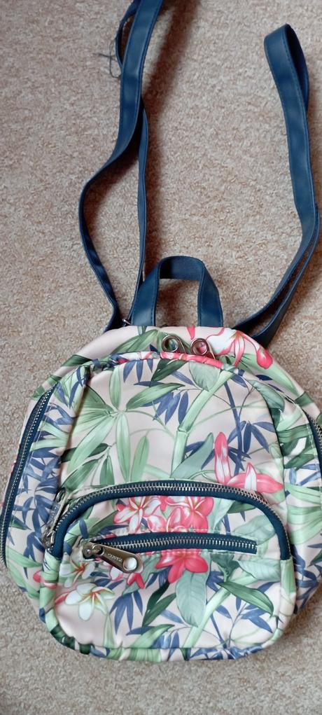 Batůžek zn."carpisa", carpisa