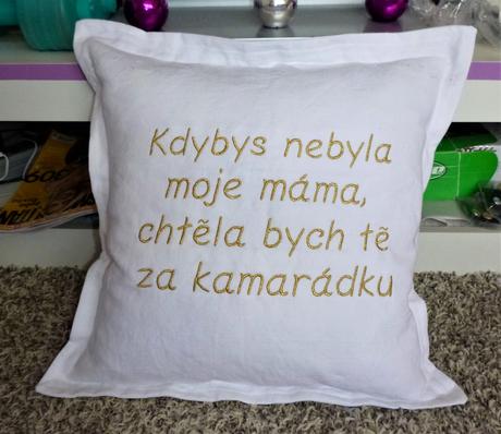 Polštářek mamince z lásky darovaný,