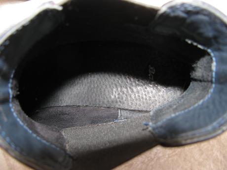 Kožené tmavě modré kotníkové boty typu chelsea, baťa,38