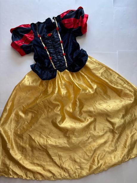 An2/ kostým sněhurka princezna- v.7/8 let, 