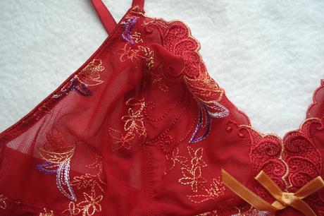 Košilka s výšivkou, miriale,l