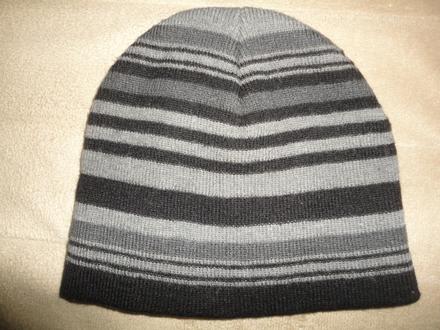 Acrylová čepička, vel. 2-3 roky, 98