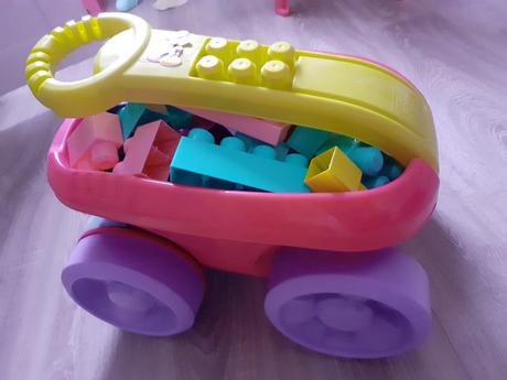 Kostky mega blocks se sběračem vozíkem 83ks, 