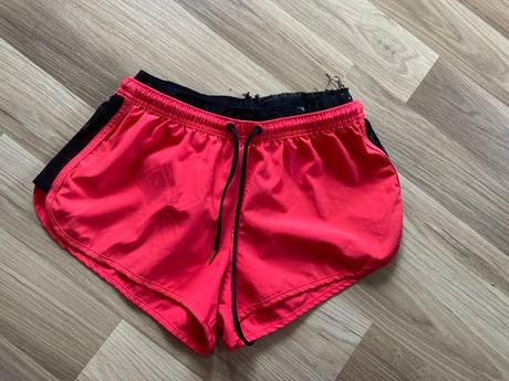 Šortky, s