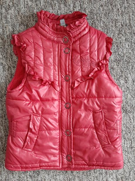 Červená vesta, kenvelo,122