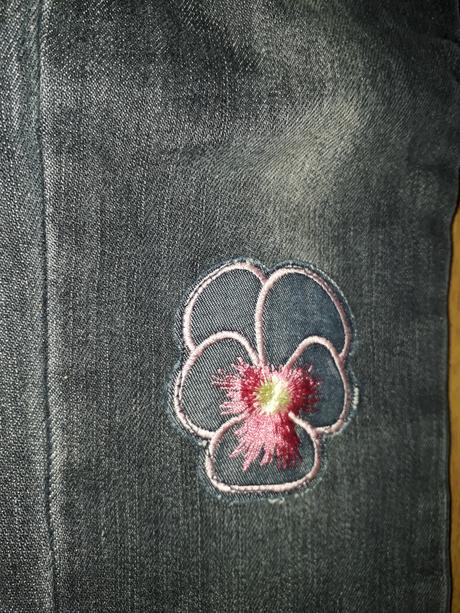 Dívčí černé džíny kevelo s kytičkami, vel 4-5 let, kenvelo,110