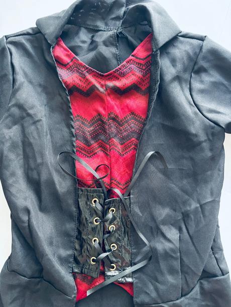 K5/ kostým- v.cca 6/7 let, 