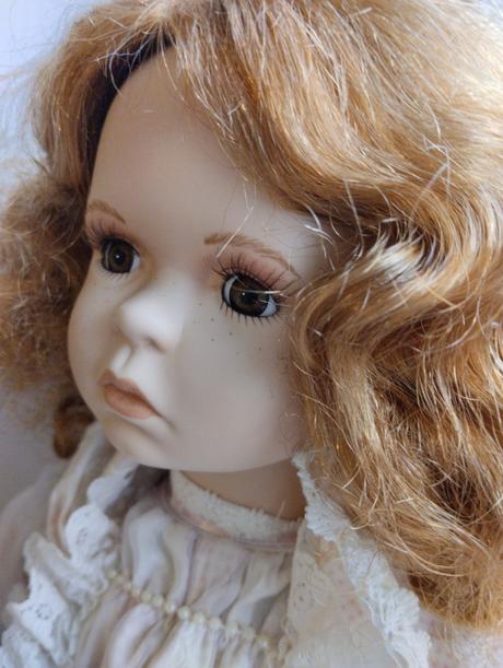 Porcelánová panenka,