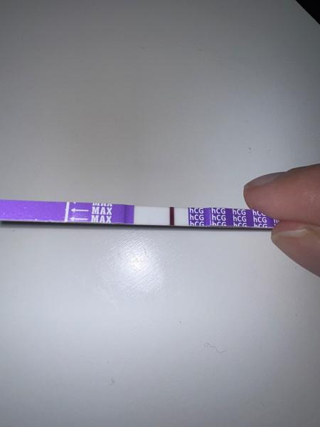 Test na těhotenství 8-10 DPO. Vidíte čárku?