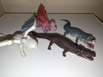 T291 2x krokodýl, drak, dinosaur,