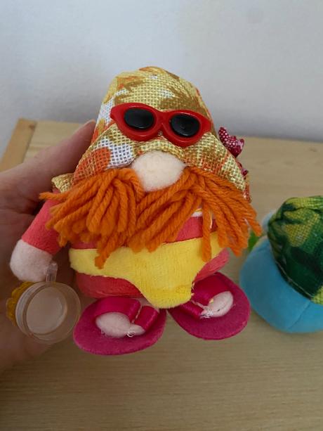 2x nový party skřítek s pivem a slunečními brýlemi, 