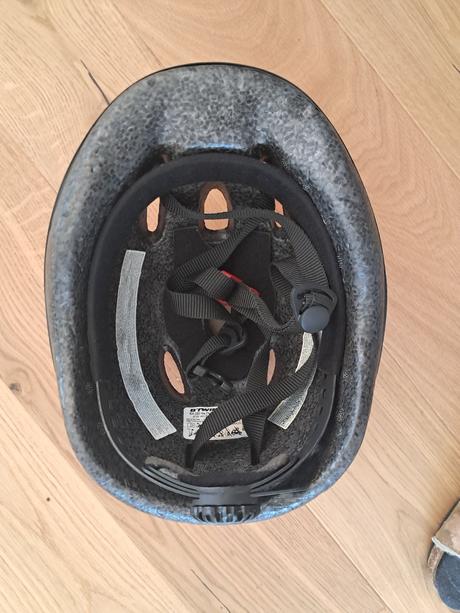 Cyklistické helma vel.s 47-53cm b,twin, s