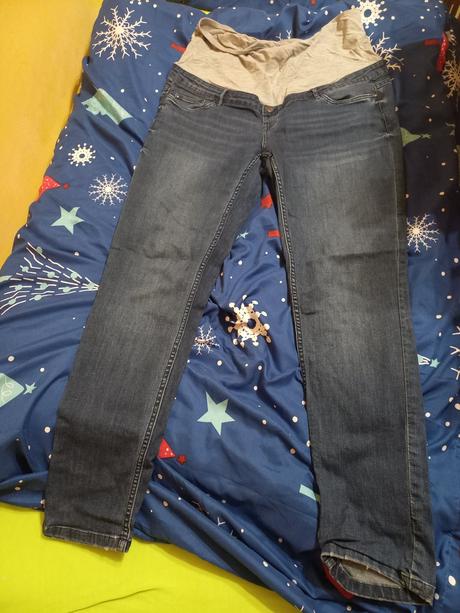 Těhotenské kalhoty, l