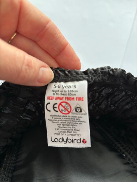 An15/ kostým čarodějka - v.5/8 let, 