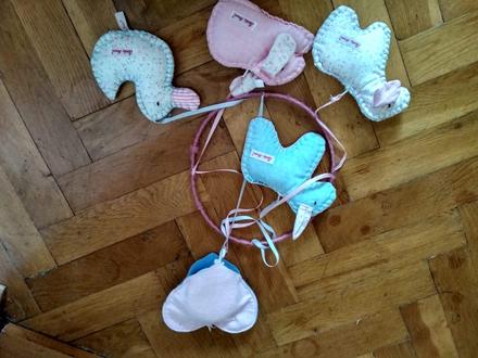 Kolotoč nad postýlku krathe kruse,