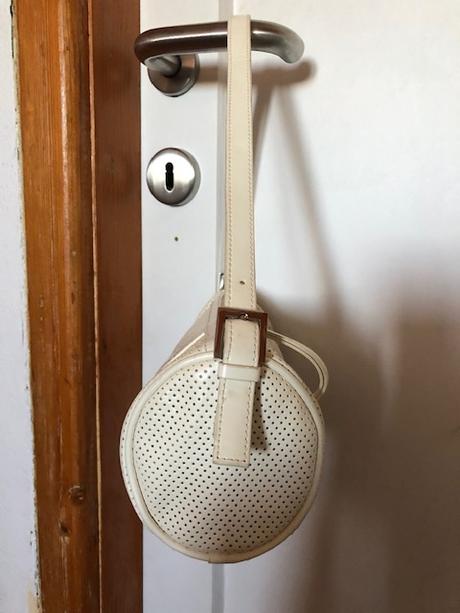 Mala bila kulata kabelka dirkovana mango, mango