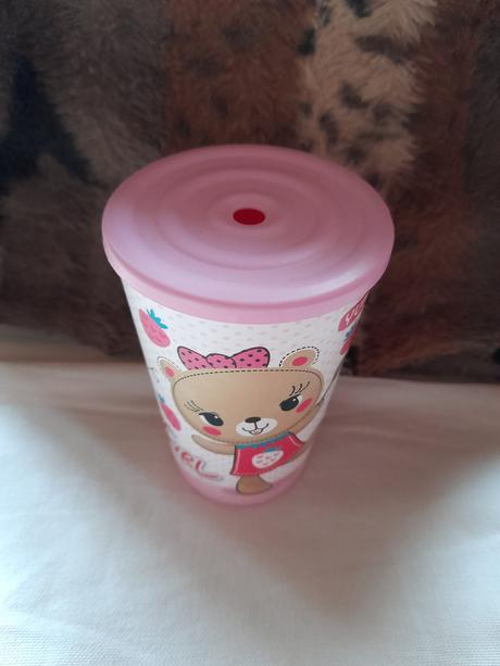 Kelímek na pití na brčko, plastový,krásný,