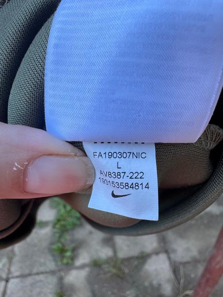 Mikča, nike,158